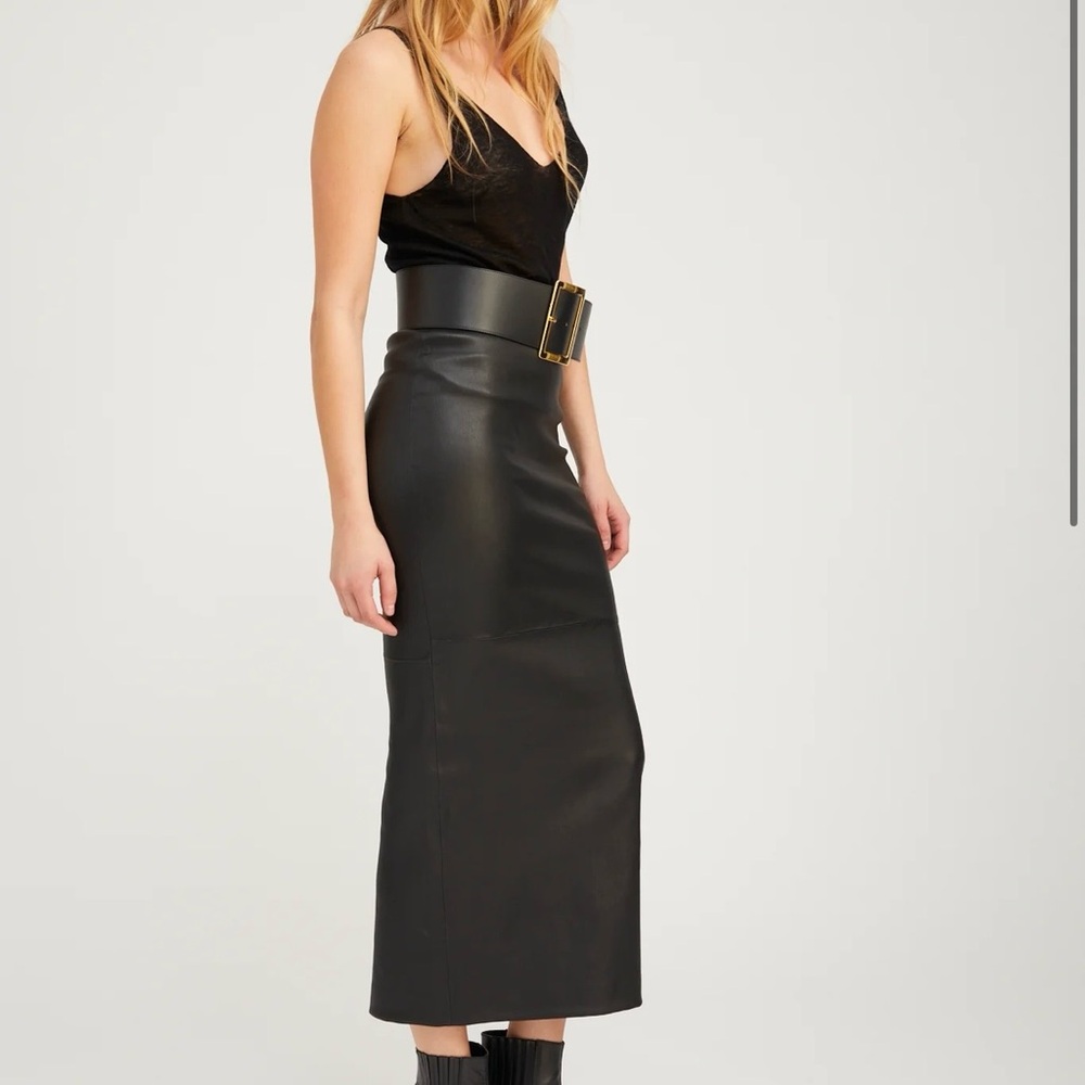 Chic Black Belted Pencil Skirt - Picture 2 of 5